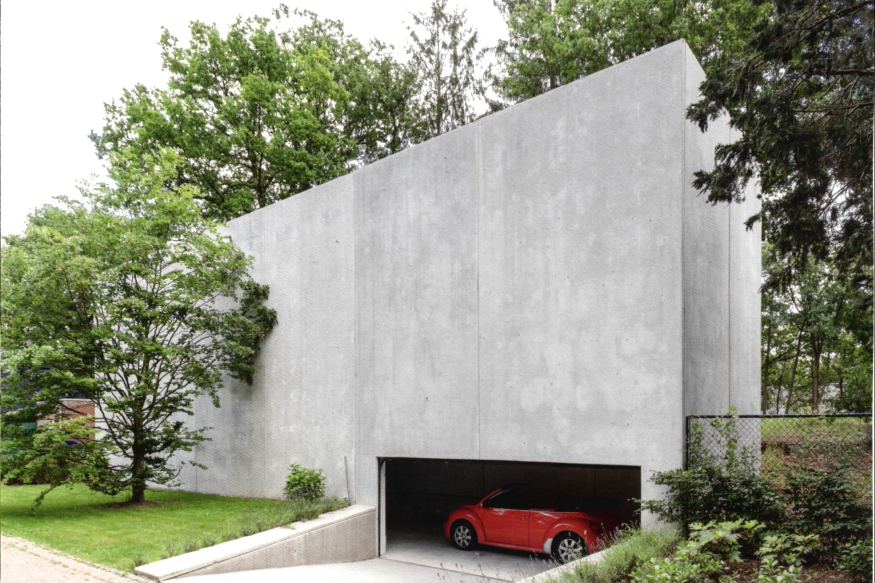 strakke betonnen minimalistische woning gesloten gevel schoten vaart icoon architecten