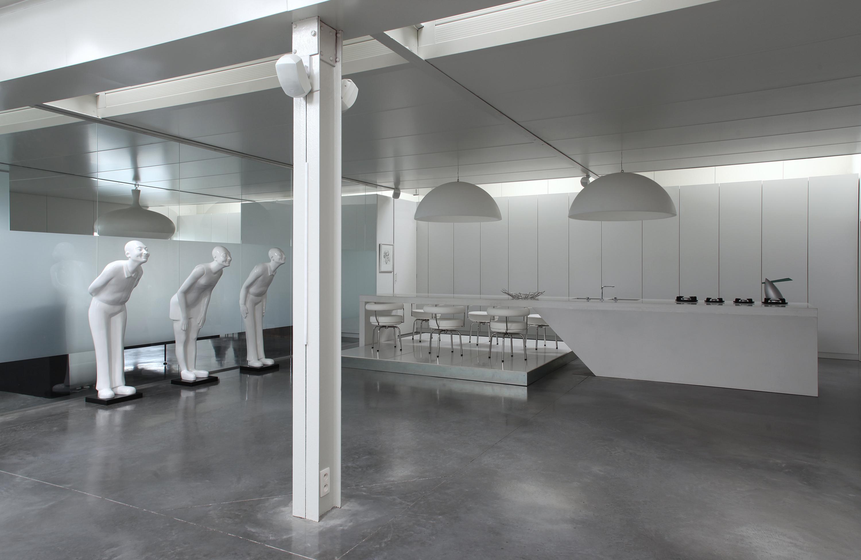strakke minimalistische loft betonnen keuken brugge icoon architecten