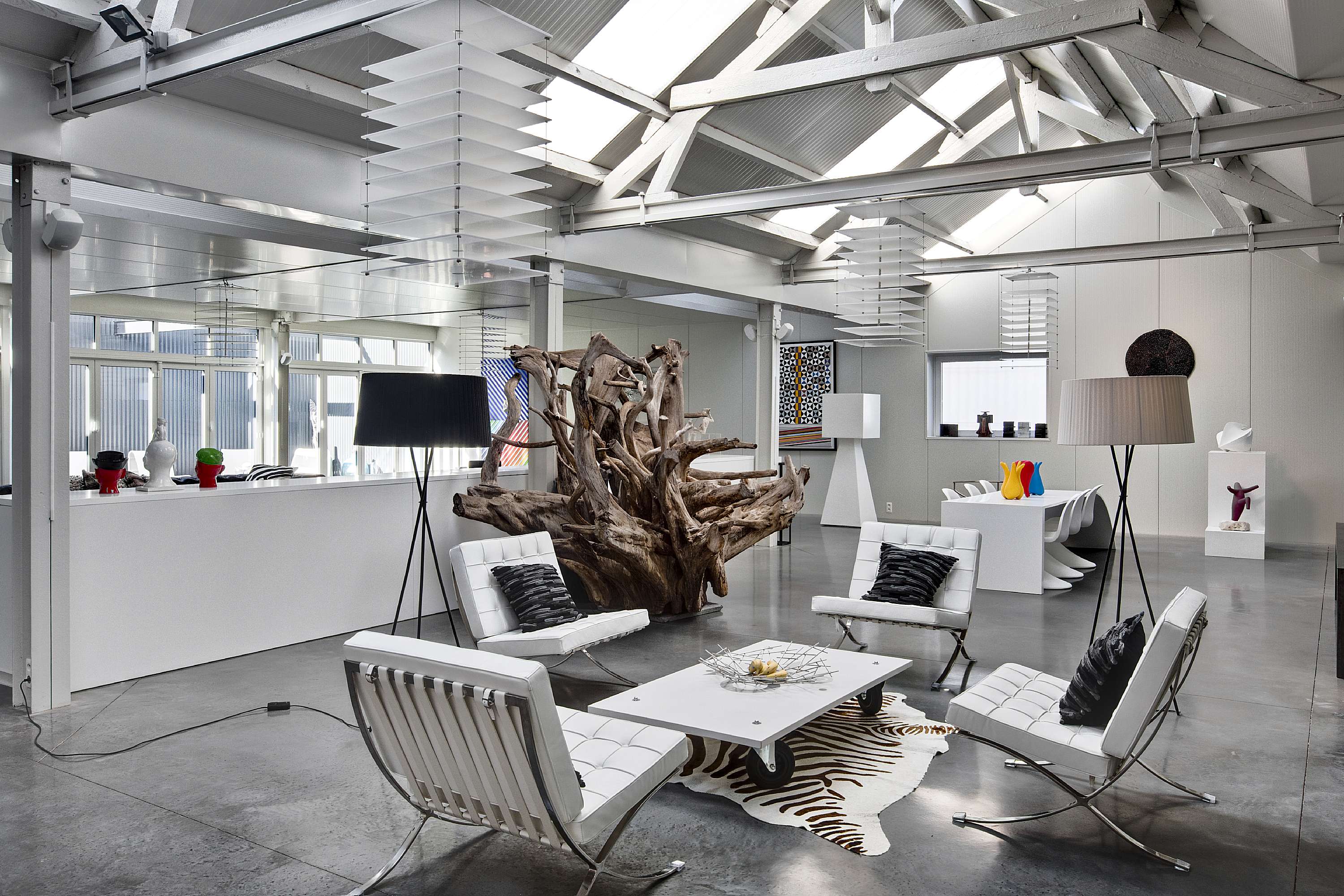 strakke minimalistische loft gepolierd beton brugge icoon.be architecten brasschaat_lichtstraten structuur dak zichtbaar polybeton